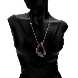 Silver metal roll necklace with radium coating and agate stone, which also uses miniature art in its design.