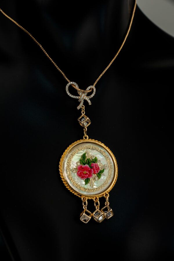 Double necklace with penmanship and miniature made of shell and copper and brass metal with gold plating