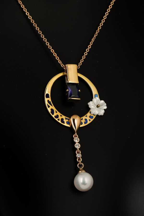 Necklace with gold plated silver and copper and synthetic sapphire stone